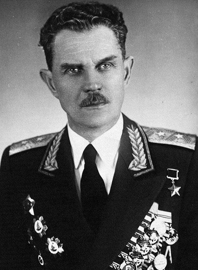 Генерал-лейтенант Николай Олешев командовал 14-й армией, дислоцированной на Чукотке, в течение трёх лет – с 1948 по 1951 год. Генерал-лейтенант Николай Олешев командовал 14-й армией, дислоцированной на Чукотке, в течение трёх лет – с 1948 по 1951 год.