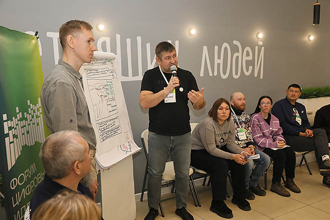 Василий Бухтияров со своей командой презентовал сразу два проекта, признанных впоследствии лучшими: «3D город» и логистический портал «Мамонт».