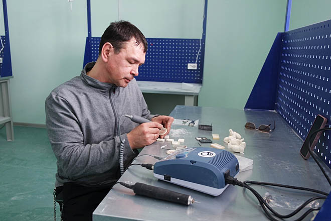 Александр Таёргин говорит, что на этот раз ему больше, чем обычно, потребовалось усилий, точности глазомера и верности руки. ФОТО: ИЗ АРХИВА АЛЕКСАНДРЫ НЫПЕВГИ Александр Таёргин говорит, что на этот раз ему больше, чем обычно, потребовалось усилий, точности глазомера и верности руки. ФОТО: ИЗ АРХИВА АЛЕКСАНДРЫ НЫПЕВГИ