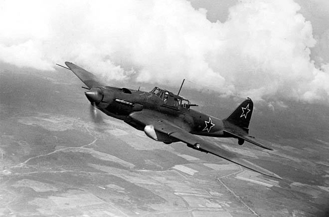 Штурмовик Ил-2, серийное производство которого было налажено в 1941 году, хорошо известен как самый массовый боевой самолёт в истории авиации. Всего их было выпущено 36 090 единиц.