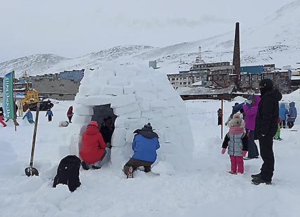 «ГОРОД ЭСКИМОСОВ» В БУХТЕ ЭММА