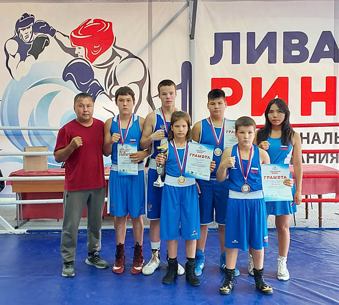 В прошлом году команда Чукотки на турнире была укомплектована только юношами. На этот раз в её состав вошли две представительницы прекрасного пола. ФОТО: ИЗ АРХИВА БАЛКОЖИ БАЙТЛЕУОВА В прошлом году команда Чукотки на турнире была укомплектована только юношами. На этот раз в её состав вошли две представительницы прекрасного пола. ФОТО: ИЗ АРХИВА БАЛКОЖИ БАЙТЛЕУОВА