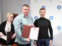 С грамотой и благодарностями