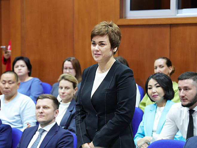 Алеся Калинова с 2003 года работала на различных должностях в окружном Департаменте финансов, экономики и имущественных отношений. В 2014-м она возглавила ведомство. ФОТО: ПРЕСС-СЛУЖБА ПРАВИТЕЛЬСТВА ЧУКОТСКОГО АО