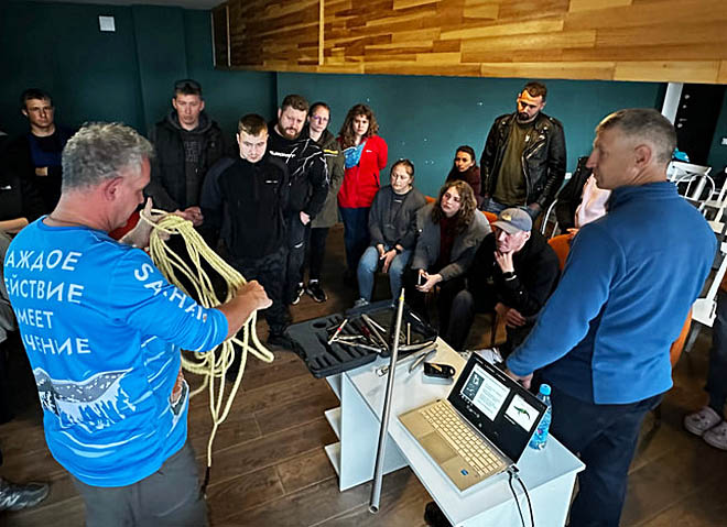 Кроме практических занятий, эксперты группы «Друзья океана» провели в Анадыре теоретический семинар. ФОТО: ИЗ АРХИВА ЧУКОТСКОГО АРКТИЧЕСКОГО НАУЧНОГО ЦЕНТРА Кроме практических занятий, эксперты группы «Друзья океана» провели в Анадыре теоретический семинар. ФОТО: ИЗ АРХИВА ЧУКОТСКОГО АРКТИЧЕСКОГО НАУЧНОГО ЦЕНТРА