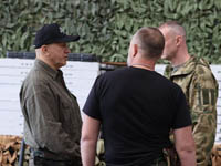 Юрий Трутнев вручил награды военнослужащим Восточного военного округа