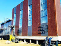 В Лаврентия завершён важный этап возведения спортивного зала - полностью закрыт тепловой контур здания