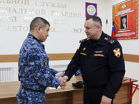 Два сотрудника Росгвардии награждены за самоотверженность при ликвидации пожара в селе Тавайваам