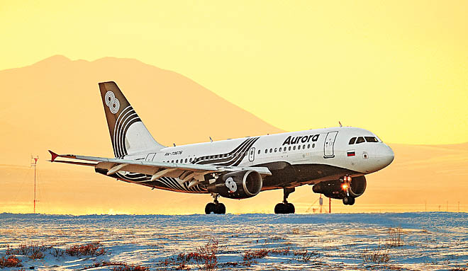 В Международном аэропорту «Анадырь (Угольный)» Airbus A319 авиакомпании «Аврора» 28 октября совершил посадку в 15.10 по анадырскому времени, доставив в воздушную гавань столицы Чукотки из Владивостока 81 пассажира. ФОТО: АРТЁМ ПАНЬКИВ