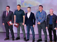 В поддержку спортивных наставников