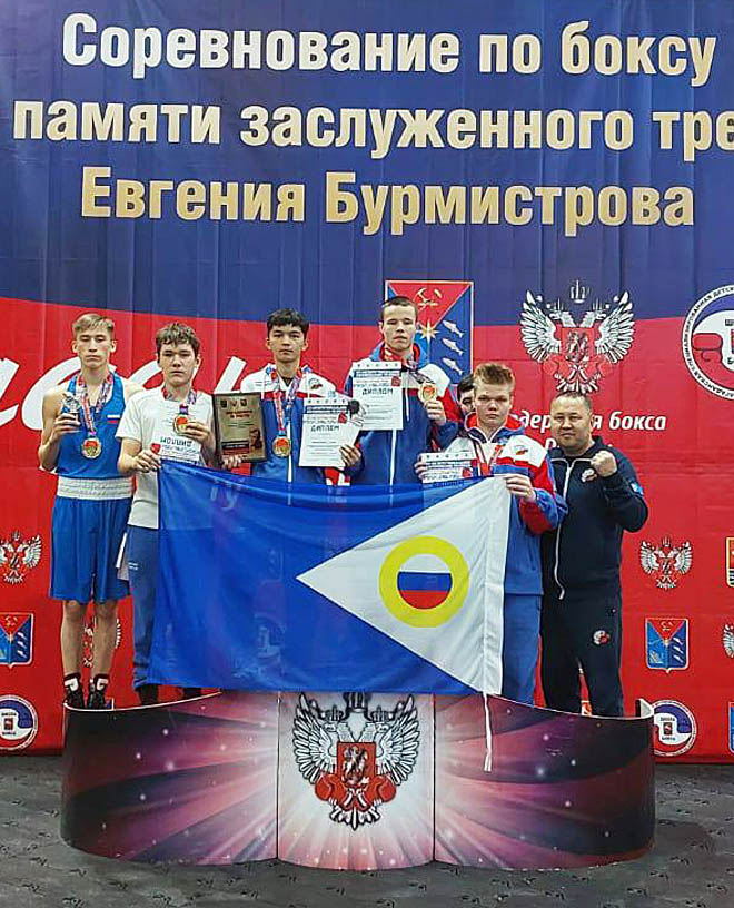 Все шесть боксёров вернулись домой с наградами, а Ян Ателькун (первый слева) был признан лучшим бойцом турнира. ФОТО: ИЗ АРХИВА БАЛКОЖИ БАЙТЛЕУОВА