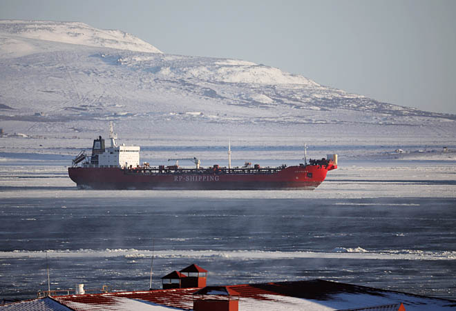 Танкер «Киликия» покинул акваторию Анадырского лимана 2 ноября, перед этим оказав помощь в проводке сухогруза «Остров Анциферова» к причалу Анадырского морпорта. ФОТО: ВАДИМ МАТВЕИЧЕВ