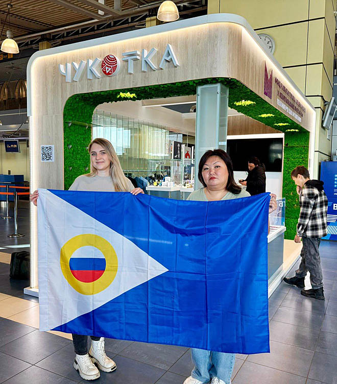 Елена Рубашанова и Мария Тойкина не только научили всех желающих изготавливать чукотские сувениры, но и рассказали о нашем регионе. ФОТО: ИЗ АРХИВА МАРИИ ТОЙКИНОЙ