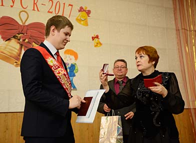 ВЫПУСКНИКИ БЬЮТ РЕКОРДЫ