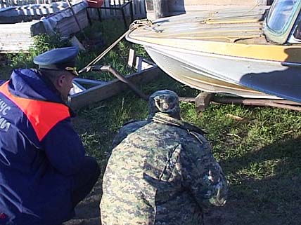 Видимых повреждений на обнаруженной возле Озёрного лодке не найдено. ФОТО: ИЗ АРХИВА ГУ МЧС ПО ЧАО