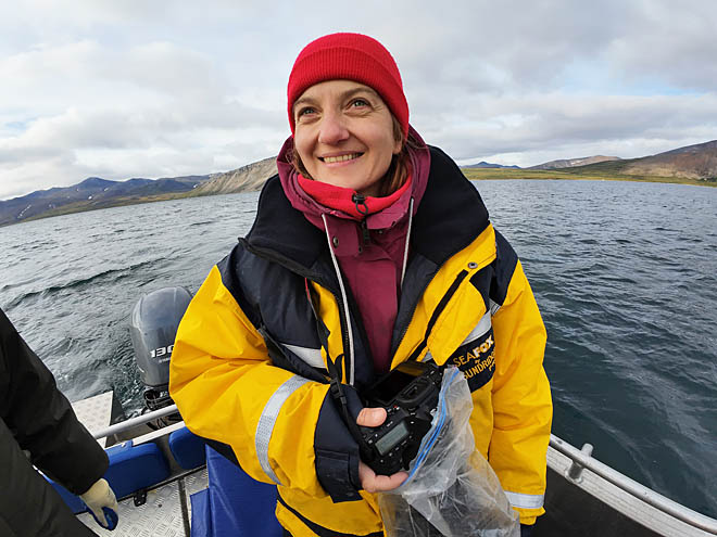 Кандидат биологических наук, ведущий научный сотрудник национального парка «Берингия» Ольга Титова за работой. 