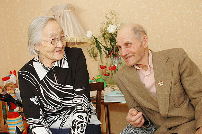 Фронтовик Александр Мартынович Восьмячкин и труженица тыла Полина Мартыновна встретились после войны в Марково и прожили долгую и счастливую супружескую жизнь. ФОТО: МИХАИЛ ГЕРМАШОВ