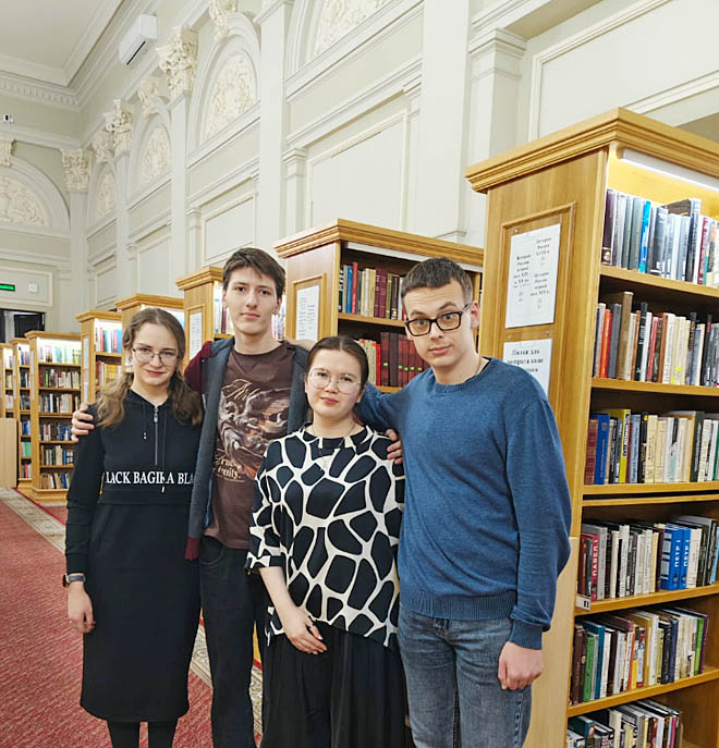 Немного отдохнув после сложного полёта в Москву, Надежда Королькова, Исмаил Гаджиагаев, Мария Коломыцева и Артур Селезнёв отправились в Государственную публичную историческую библиотеку. ФОТО: ТАТЬЯНА НАПАЛКОВА