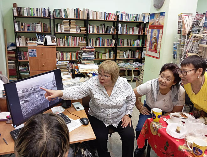 Кстати В течение двух дней в библиотеке посёлка Беринговского были отсканированы фотографии из семейных архивов для организации работы над созданием книги об Алькатвааме.