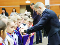 Губернатор напутствовал первоклассников Анадыря, вступивших в ряды движения «Орлята России»