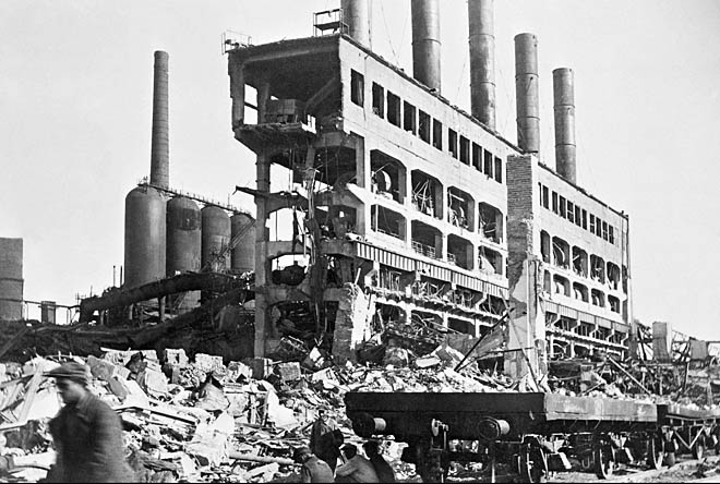 Завод «Азовсталь» им. С. Орджоникидзе в Мариуполе, взорванный немецко-фашистскими захватчикми 7 сентября 1943 года при отступлении.