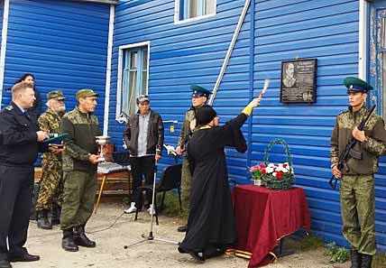 ПИСАТЕЛЯ И ЛЁТЧИКА УВЕКОВЕЧИЛИ В МРАМОРЕ