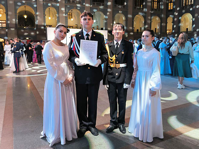 Замечательно выступили в московском Гостином Дворе билибинцы Злата Шеховцева, Данил Королёв, Филипп Попов и Таисия Хорькова. ФОТО: T.ME/CDO_BILIBINO